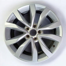 Load image into Gallery viewer, 1x Alufelge 17 Zoll 7.0&quot; 5x112 43ET 5C0601025F VW Beetle Rim Wheel