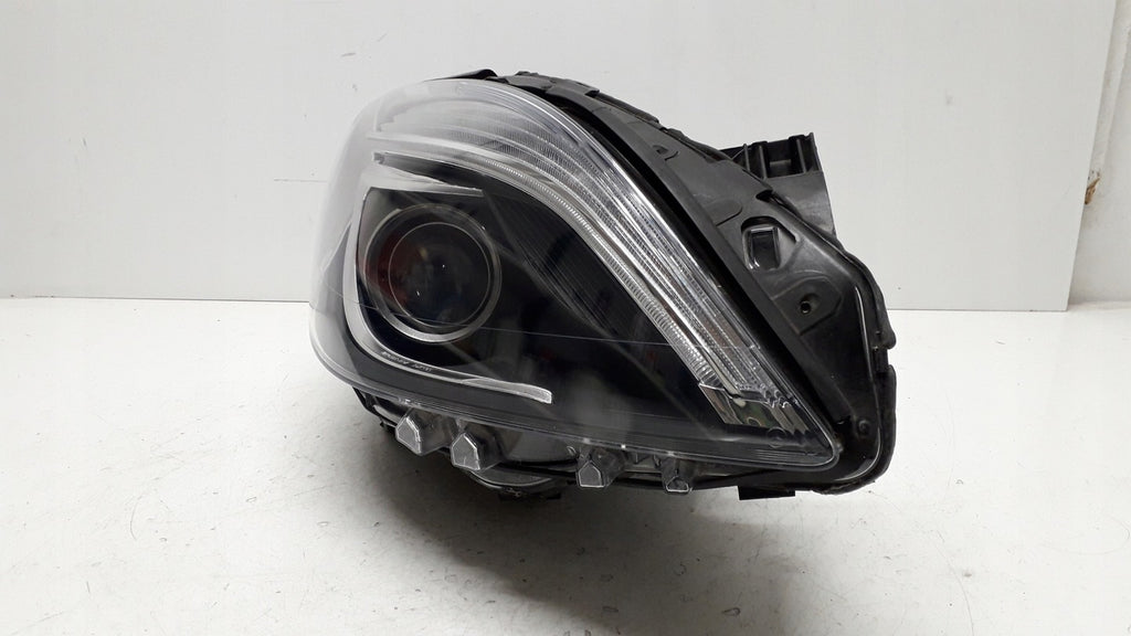 Frontscheinwerfer Mercedes-Benz W246 W2468200239 Xenon Rechts Headlight