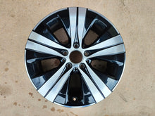 Laden Sie das Bild in den Galerie-Viewer, 1x Alufelge 17 Zoll 7.0" 5x112 44ET Glanz Schwarz A2064017100 Mercedes-Benz W206 FEL1728288863ub