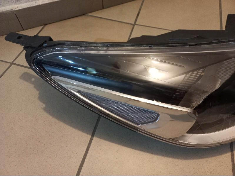 Frontscheinwerfer Kia Rio Rechts Scheinwerfer Headlight SCH1050410667li