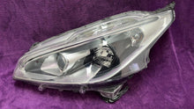 Laden Sie das Bild in den Galerie-Viewer, Frontscheinwerfer Peugeot 208 90160647 Links Scheinwerfer Headlight