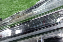 Load image into Gallery viewer, Frontscheinwerfer Toyota 81150-02570 Links Scheinwerfer Headlight SCH5834628414au
