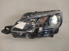 Laden Sie das Bild in den Galerie-Viewer, Frontscheinwerfer Peugeot 2008 I 9825313980 Ein Stück (Rechts oder Links)