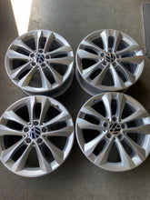 Laden Sie das Bild in den Galerie-Viewer, 4x Alufelge 17 Zoll 7.0" 5x112 48 5ET Glanz Silber A2054018000 Mercedes-Benz I FEL9501591190jz
