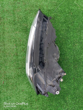 Laden Sie das Bild in den Galerie-Viewer, Frontscheinwerfer Mazda Golf Sportsvan 517941031B Xenon Links Headlight