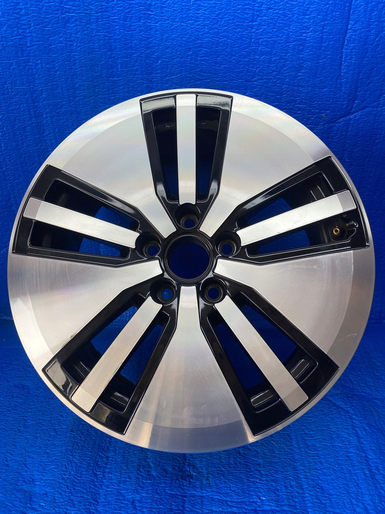 1x Alufelge 17 Zoll 7.0" 5x112 40ET Glanz Silber 3G0601025 VW Passat B8