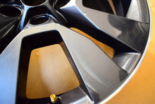 Laden Sie das Bild in den Galerie-Viewer, 1x Alufelge 17 Zoll 7.0&quot; 5x112 45ET Glanz Grau 5L0601025S Mg Yeti Rim Wheel