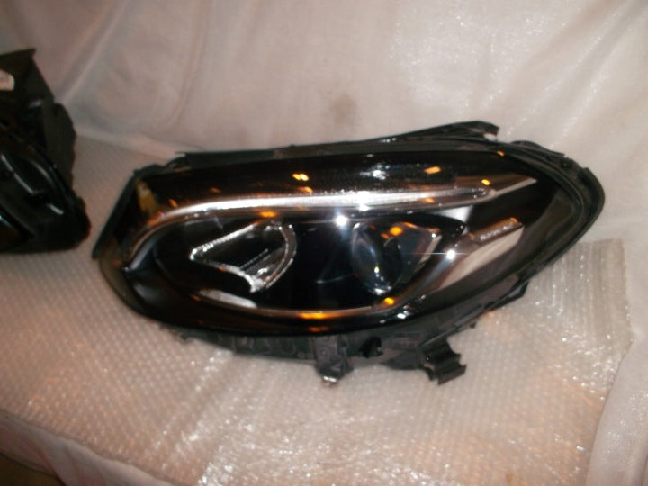 Frontscheinwerfer Mercedes-Benz W246 A2469066201 A2469066101 Ein Satz Headlight SCH6274739420be