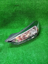 Laden Sie das Bild in den Galerie-Viewer, Frontscheinwerfer Hyundai Tucson 92101D7600 Links Scheinwerfer Headlight SCH2405422771dw