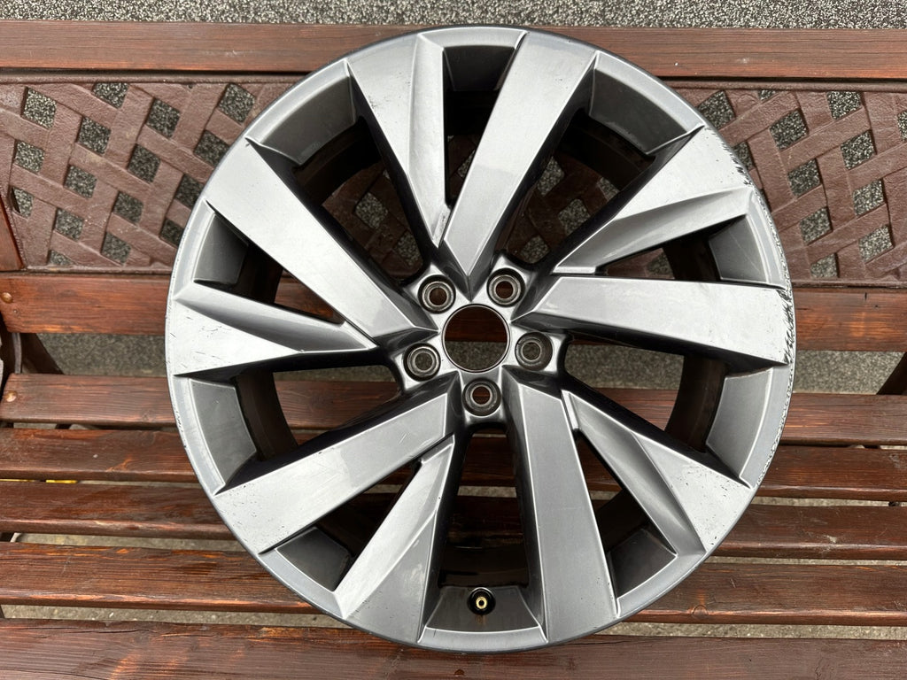 1x Alufelge 18 Zoll 7.0" 5x100 39ET Glanz Graphit 2GM601025L VW T-Cross FEL8067538460lt