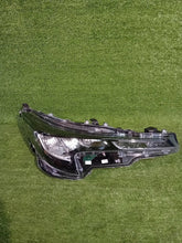 Laden Sie das Bild in den Galerie-Viewer, Frontscheinwerfer Toyota Corolla 81110-02S60 Rechts Scheinwerfer Headlight SCH6096988388gb