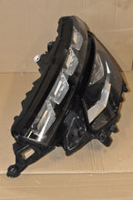 Laden Sie das Bild in den Galerie-Viewer, Frontscheinwerfer Skoda Kamiq 655941015C Full LED Links Scheinwerfer Headlight SCH3479417951vk