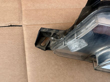 Laden Sie das Bild in den Galerie-Viewer, Frontscheinwerfer Peugeot 4007 Xenon Links Scheinwerfer Headlight SCH1202843514sp