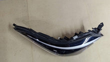 Laden Sie das Bild in den Galerie-Viewer, Frontscheinwerfer Toyota C-Hr 81130-YP28081110-YP280-00 LED Rechts Headlight
