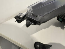 Load image into Gallery viewer, Frontscheinwerfer Toyota Corolla 81150-02X10 LED Ein Stück (Rechts oder Links)