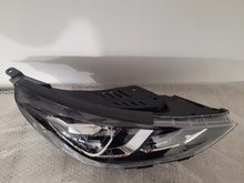 Laden Sie das Bild in den Galerie-Viewer, Frontscheinwerfer Hyundai I30 III G4921-64020 G4921-63040 Rechts oder Links