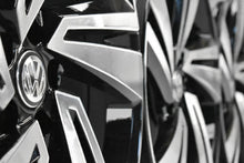Load image into Gallery viewer, 4x Alufelge 18 Zoll 7.0&quot; 5x100 39ET Glanz Schwarz 2GM601025 VW T-Cross Rim Wheel