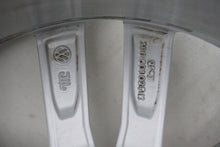 Load image into Gallery viewer, 1x Alufelge 18 Zoll 8.0" 5x112 44ET 3G0601025K VW Rim Wheel FEL3178461814mp
