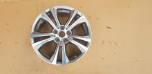 Laden Sie das Bild in den Galerie-Viewer, 1x Alufelge 18 Zoll 7.5" 5x120 6856069 BMW X1 F48 Rim Wheel FEL8682132813cm