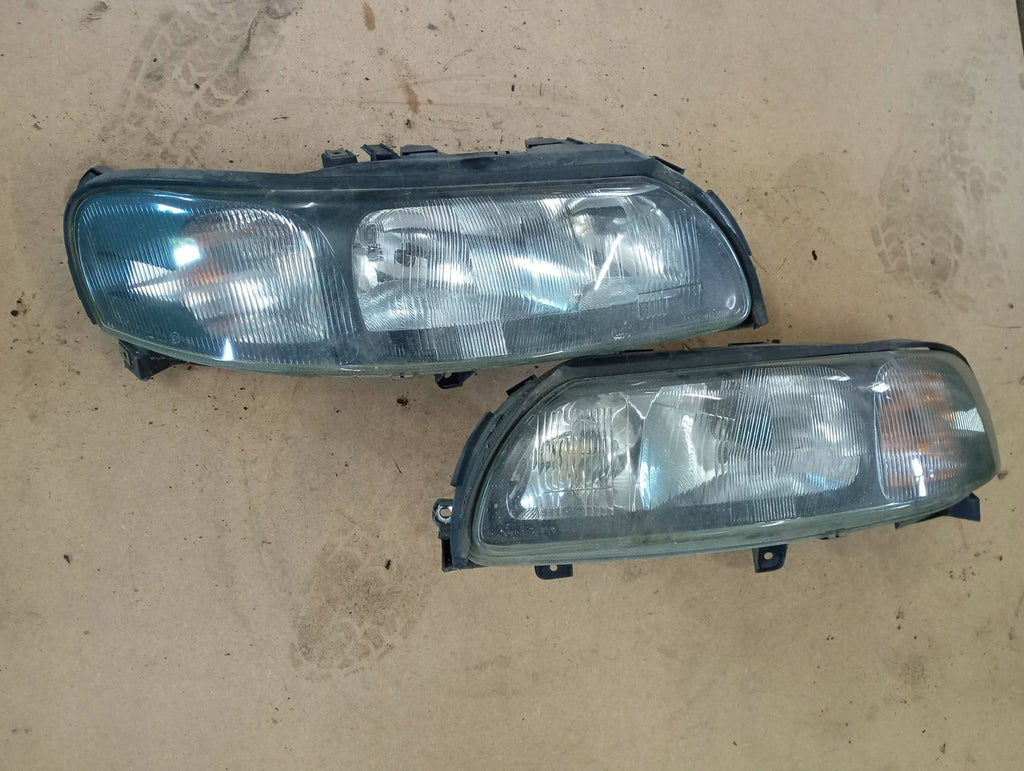 Frontscheinwerfer Volvo V70 II 89007898 89007897 Ein Satz Scheinwerfer Headlight