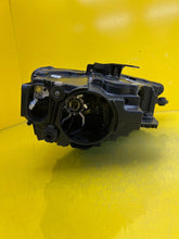 Load image into Gallery viewer, Frontscheinwerfer Audi A3 8V0941005E Xenon Ein Stück (Rechts oder Links)