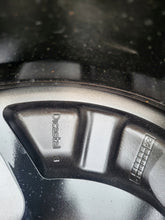 Load image into Gallery viewer, 1x Alufelge 16 Zoll 6.5" 4x100 45ET Glanz Schwarz 403006547R Dacia Sandero I FEL2139115109qr