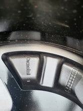 Load image into Gallery viewer, 1x Alufelge 16 Zoll 6.5" 4x100 45ET Glanz Schwarz 403006547R Dacia Sandero I FEL2139115109qr