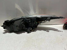 Laden Sie das Bild in den Galerie-Viewer, Frontscheinwerfer Mazda II BDG751030 Rechts Scheinwerfer Headlight