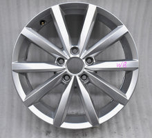 Laden Sie das Bild in den Galerie-Viewer, 1x Alufelge 17 Zoll 7.0&quot; 5x112 54ET Glanz Silber 5K7601025B VW Golf Vi Rim Wheel