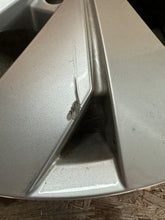 Load image into Gallery viewer, 1x Alufelge 17 Zoll 6.5" 5x112 46ET Glanz Silber 5H0601025B VW Golf Viii FEL8039342189fz