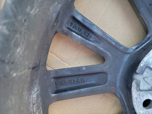 Laden Sie das Bild in den Galerie-Viewer, 1x Alufelge 18 Zoll 7.0&quot; 5x114.3 45ET Glanz Grau 38101875 Mazda Rim Wheel