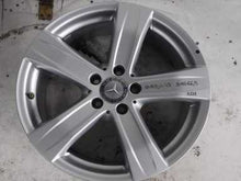 Laden Sie das Bild in den Galerie-Viewer, 1x Alufelge 18 Zoll 8.5&quot; 5x112 38ET Glanz Silber Mercedes-Benz Rim Wheel