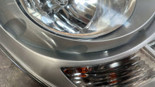 Load image into Gallery viewer, Frontscheinwerfer Hyundai H1 Rechts Scheinwerfer Headlight