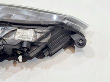 Laden Sie das Bild in den Galerie-Viewer, Frontscheinwerfer Skoda Superb III 3V1941015A 16437 Xenon Links Headlight