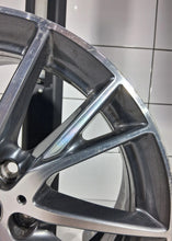 Laden Sie das Bild in den Galerie-Viewer, 1x Alufelge 17 Zoll 47ET Glanz Grau 7849122 BMW 1 F40 Rim Wheel FEL9055233080tv
