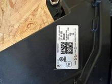 Laden Sie das Bild in den Galerie-Viewer, Frontscheinwerfer VW Passat 3J1941035 3J1941036 LED Rechts oder Links SCH6657050833ti