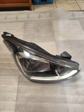 Laden Sie das Bild in den Galerie-Viewer, Frontscheinwerfer Hyundai I10 92102-B9000 Rechts Scheinwerfer Headlight