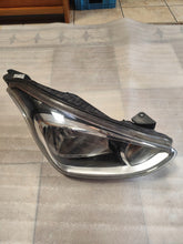 Laden Sie das Bild in den Galerie-Viewer, Frontscheinwerfer Hyundai I10 92102-B9000 Rechts Scheinwerfer Headlight