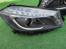 Laden Sie das Bild in den Galerie-Viewer, Frontscheinwerfer Mercedes-Benz W176 A1768200661KZ Bi-Xenon Ein Satz Headlight SCH1323453442nv