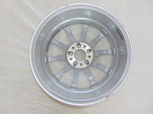 Laden Sie das Bild in den Galerie-Viewer, 1x Alufelge 17 Zoll 6.5&quot; 5x112 44ET A1774010300 Mercedes-Benz Rim Wheel