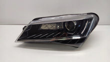 Laden Sie das Bild in den Galerie-Viewer, Frontscheinwerfer Skoda Superb III 3V1941015B Xenon Rechts oder Links