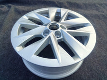 Load image into Gallery viewer, 1x Alufelge 15 Zoll 5.5" 5x100 40ET Glanz Silber 6VA601025 Skoda Fabia Iv FEL7300440005tk