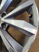 Laden Sie das Bild in den Galerie-Viewer, 1x Alufelge 17 Zoll 7.0" 5x112 45ET 2GA601025P VW T-Roc I Rim Wheel FEL5804595318sc