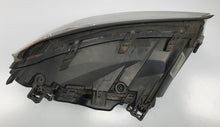 Laden Sie das Bild in den Galerie-Viewer, Frontscheinwerfer Volvo V70 III 31383542 Links Scheinwerfer Headlight