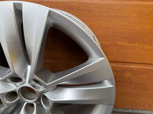 Load image into Gallery viewer, 1x Alufelge 18 Zoll 7.0&quot; 5x112 45ET Glanz Silber 57A601025E Skoda Kodiaq