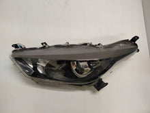 Laden Sie das Bild in den Galerie-Viewer, Frontscheinwerfer Toyota Yaris EUK0-6 Links Scheinwerfer Headlight SCH1407743357zd