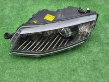 Laden Sie das Bild in den Galerie-Viewer, Frontscheinwerfer Skoda Octavia III 5E1941015B Xenon Rechts oder Links SCH1433612651hw