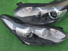 Load image into Gallery viewer, Frontscheinwerfer Kia 92102F1110 92101F1110 Ein Satz Scheinwerfer Headlight SCH7740589280ge
