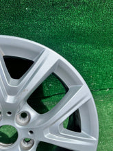 Laden Sie das Bild in den Galerie-Viewer, 1x Alufelge 17 Zoll 6.5" 5x120 39ET Glanz Silber 6856076 BMW X1 F48 Rim Wheel FEL4286732307po