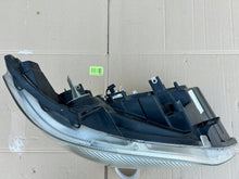 Laden Sie das Bild in den Galerie-Viewer, Frontscheinwerfer Mercedes-Benz Sprinter A9068200461 Rechts Headlight SCH7620945415ph